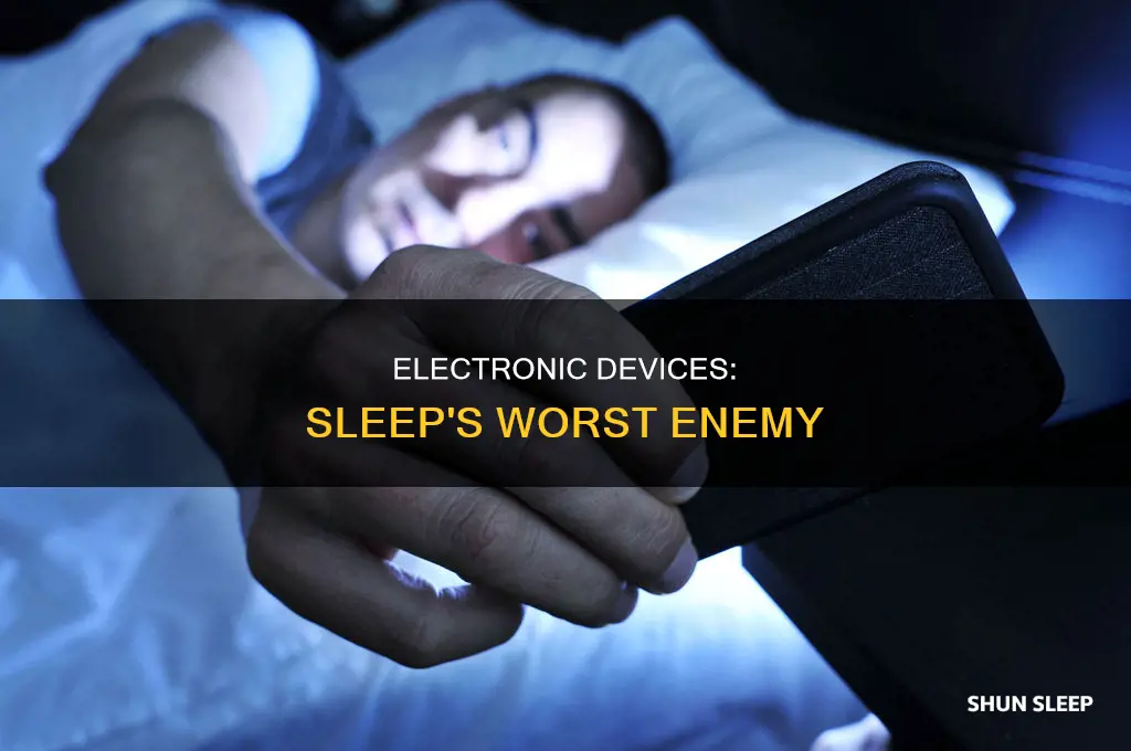 does using an electronic device before sleep
