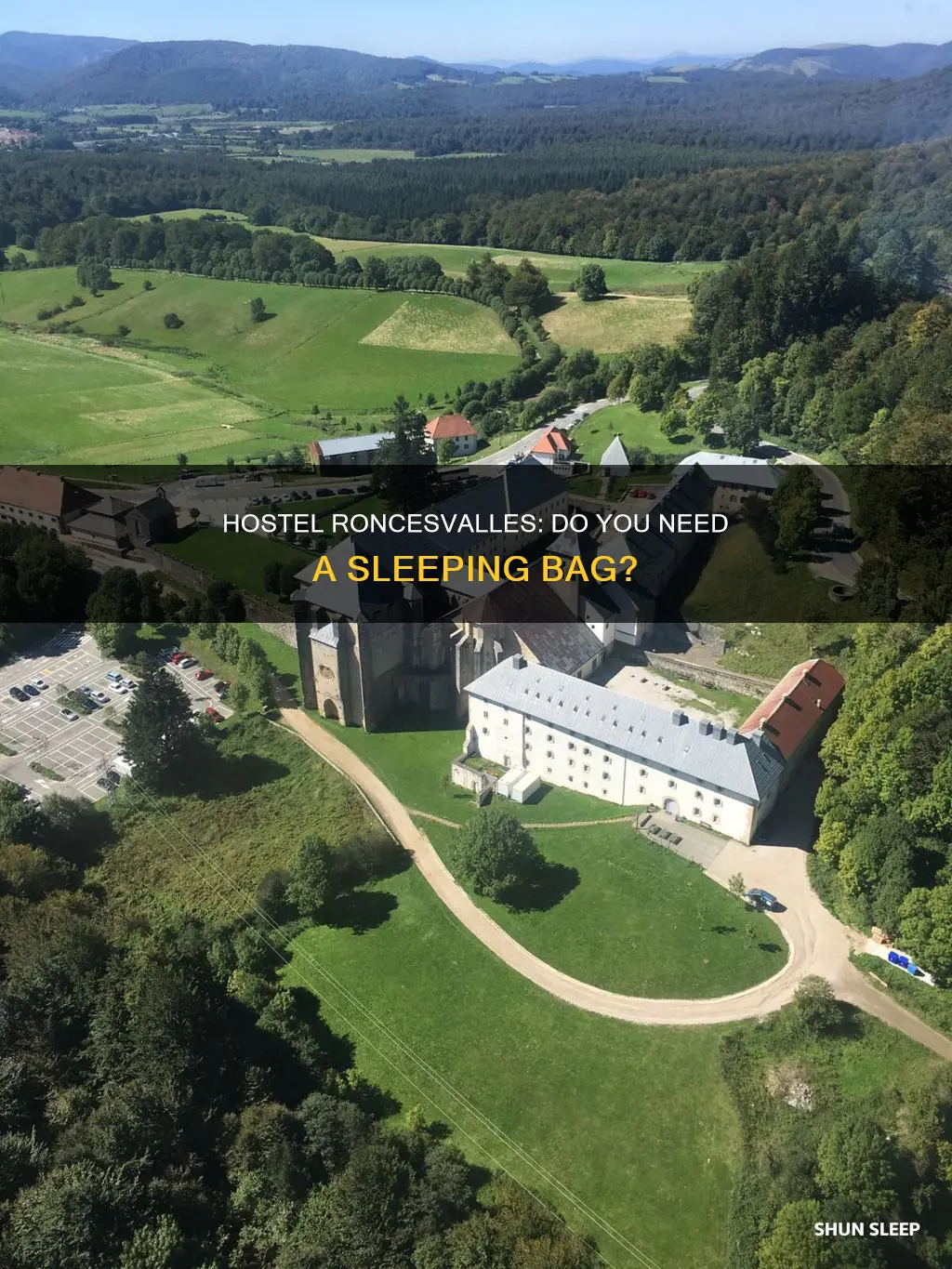 is a sleeping bag required at hostal roncesvalles