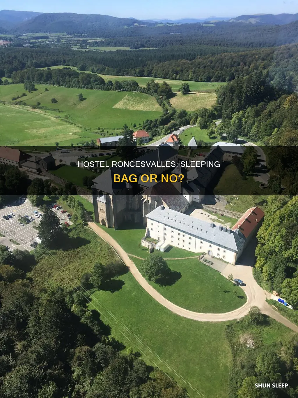 is a sleeping bag required at hostel roncesvalles