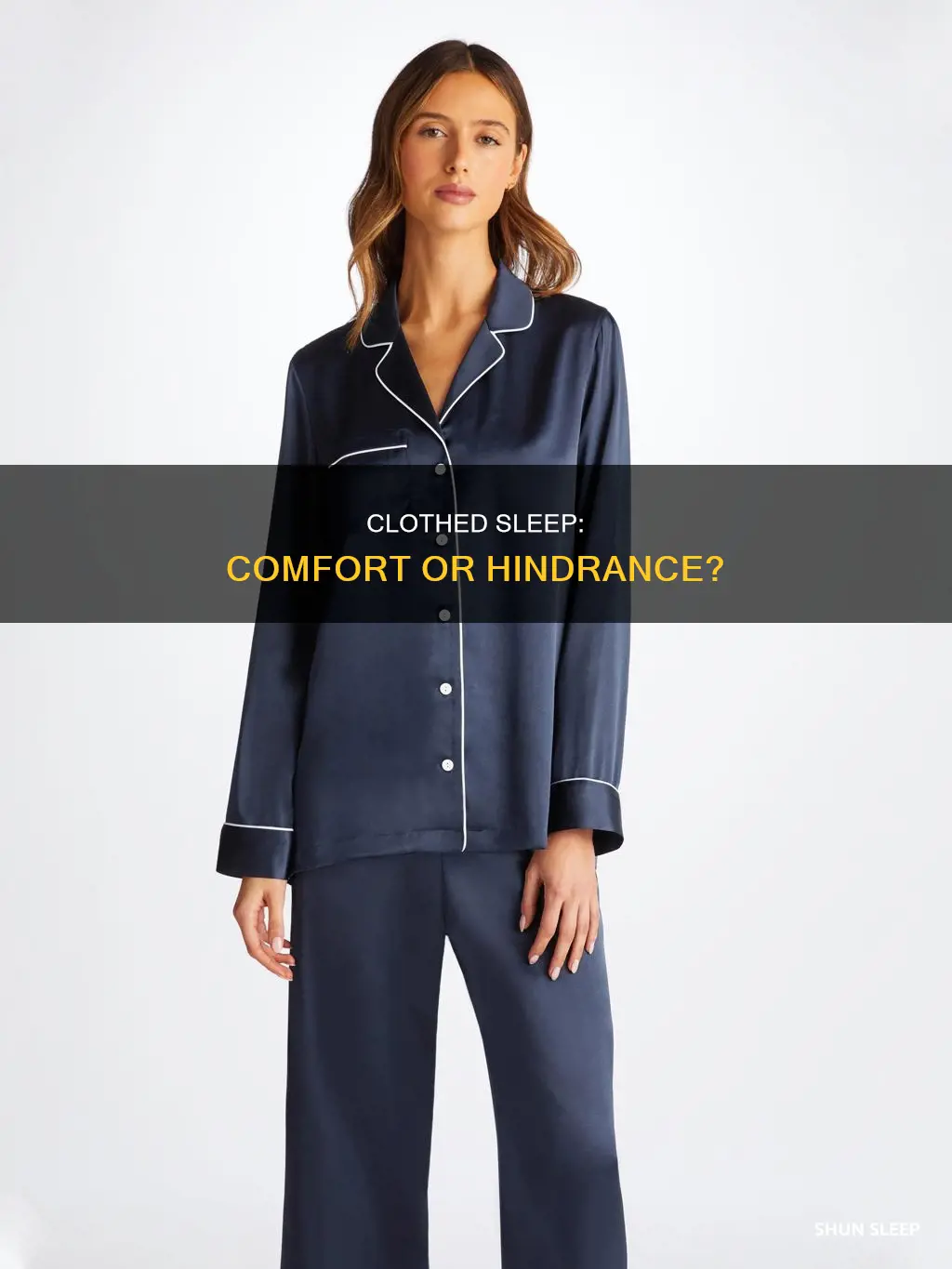 is it better to sleep with clothes